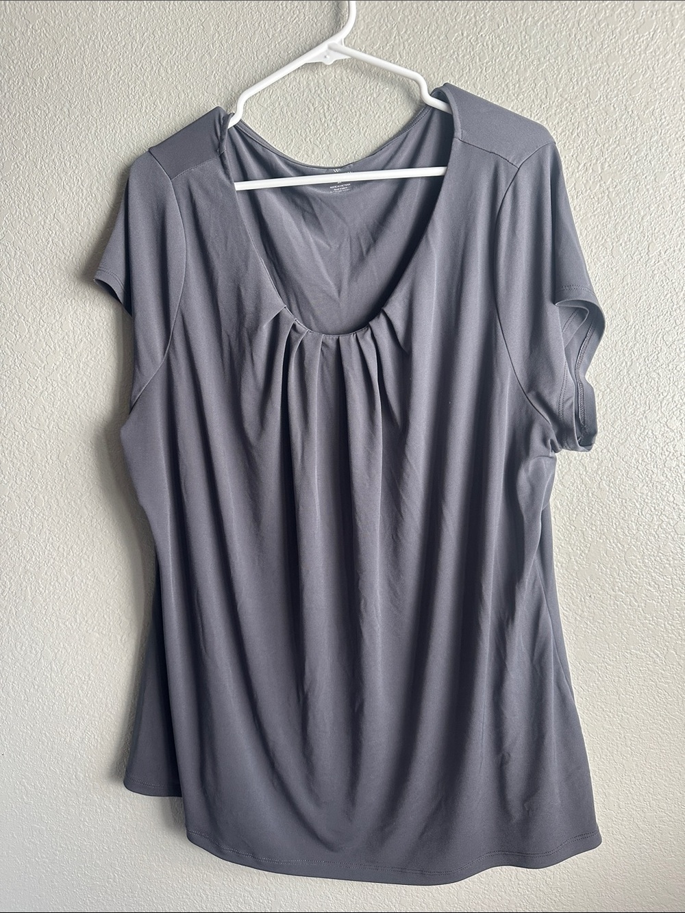 Women's Gray Scoop Neck Short Sleeve Top